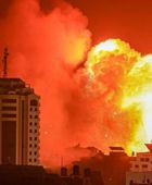 طيران الاحتلال يقصف مخيم نازحين بخان يونس