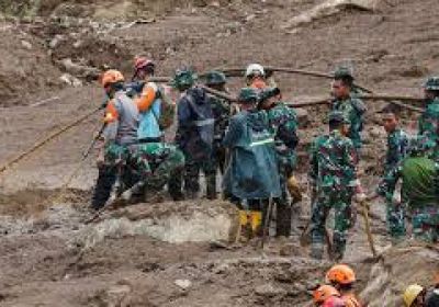 ارتفاع عدد قتلى انهيار أرضي في إندونيسيا إلى 49