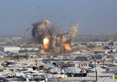 بعد استهداف خيام النازحين.. حماس تحذر من تقويض متعمد لاتفاق غزة