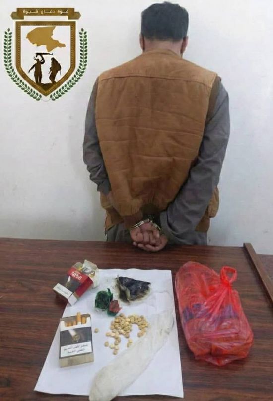 القبض على متهم بحيازة مواد مخدرة بأطراف عتق