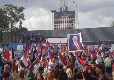 بوقفة حاشدة.. الجنوبيون يرفض استهداف مؤسسات الجنوب السياسية