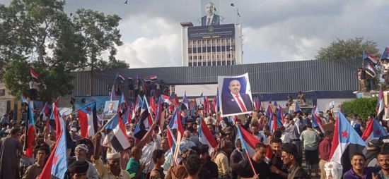 بوقفة حاشدة.. الجنوبيون يرفض استهداف مؤسسات الجنوب السياسية