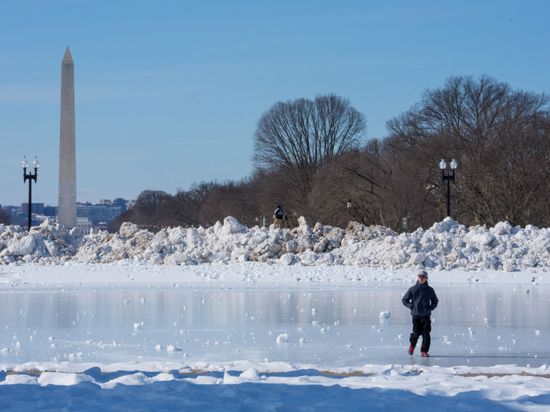 90 قتيلا حصيلة ضحايا العاصفة الجليدية في الولايات المتحدة الأمريكية