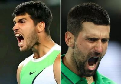 ألكاراز يهزم ديوكوفيتش في ملبورن ليكمل ألقابه في البطولات الكبرى