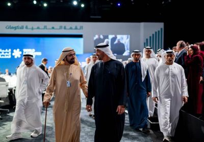 رئيس الإمارات وحاكم دبي يفتتحان القمة العالمية للعلماء