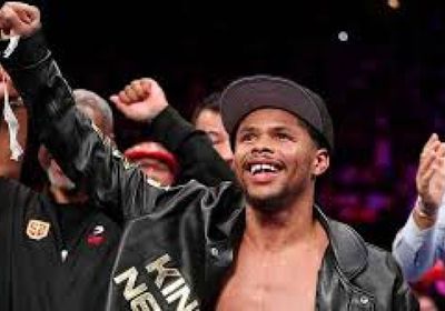 ستيفنسون يتفوق على لوبيز ويصبح بطل العالم في أربع فئات وزن