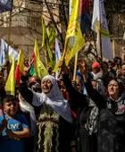 آلاف الأكراد يتظاهرون في شمال شرق سوريا 