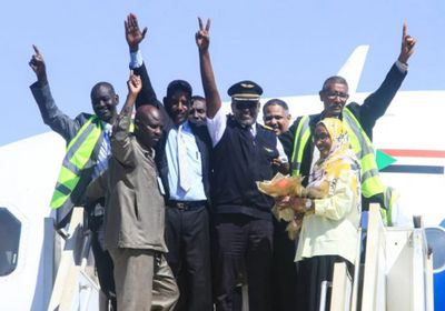 بعد توقف دام لسنوات.. هبوط أول طائرة ركاب في مطار الخرطوم