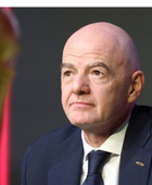 رئيس "الفيفا" يدعو لدراسة رفع الحظر على كرة القدم الروسية