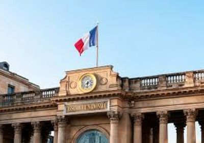 فرنسا تعتمد موازنة 2026