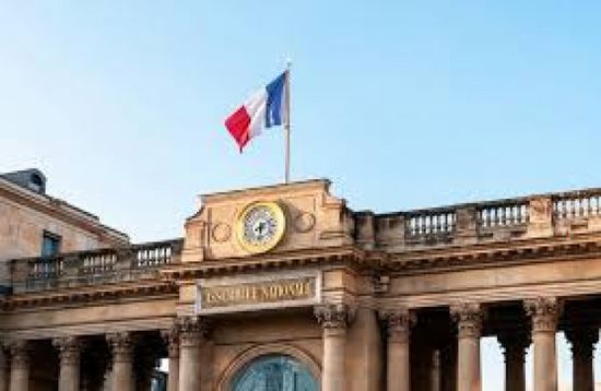 فرنسا تعتمد موازنة 2026