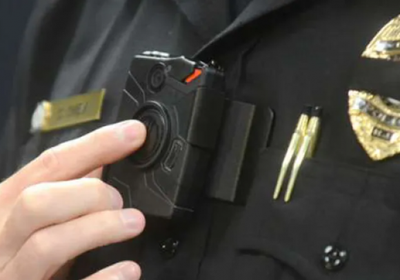 إلزام ضباط الأمن الداخلي الأمريكي بتثبيت كاميرات على أجسامهم