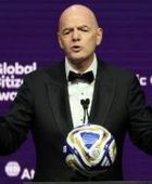 إنفانتينو يدعم رفع الحظر على مشاركة روسيا في البطولات الدولية