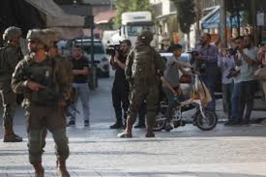 استشهاد فلسطيني وإصابة آخرين بالضفة الغربية