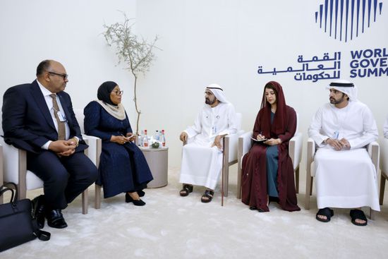 محمد بن راشد يلتقي رئيسة تنزانيا في دبي