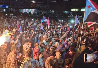 حشود بمحيط منصة الشهداء في الحبيلين قبل يوم من فعالية الثبات