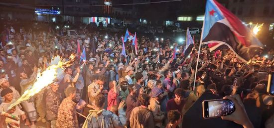 حشود بمحيط منصة الشهداء في الحبيلين قبل يوم من فعالية الثبات