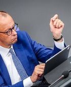 المستشار الألماني يطالب إيران بإنهاء القمع والبرنامج النووي