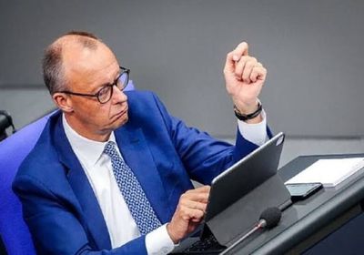 المستشار الألماني يطالب إيران بإنهاء القمع والبرنامج النووي