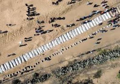 قوات الاحتلال تسلم جثامين 54 شهيدًا