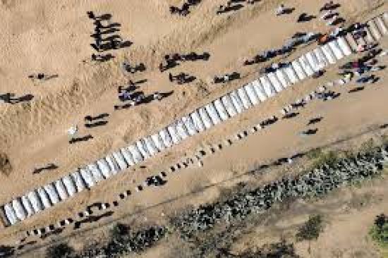 قوات الاحتلال تسلم جثامين 54 شهيدًا