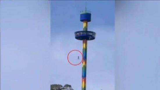 تعطل لعبة تحمل عشرات السياح في سماء البرازيل