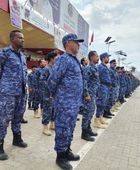 في وقفة احتجاجية.. ضباط وجنود أمن عدن يطالبون بانتظام صرف مرتباتهم