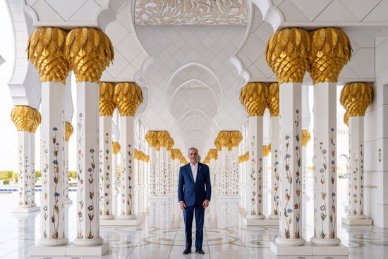 رئيس الدومينيكان يزور جامع الشيخ زايد الكبير في أبوظبي