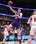 دونتشيتش يتعرض لإصابة في فوز ليكرز على فيلادلفيا بدوري السلة الأمريكي