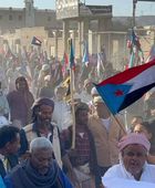 مسيرة الثبات تؤكد التمسك بـ"الانتقالي" وتفويض الرئيس الزُبيدي