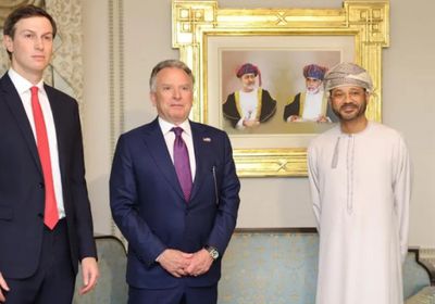 أكسيوس تؤكد: لقاء مباشر جمع مستشاري ترامب وعراقجي في عمان