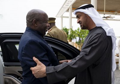 محمد بن زايد يستقبل رئيس بوروندي في قصر الشاطئ