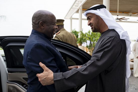 محمد بن زايد يستقبل رئيس بوروندي في قصر الشاطئ