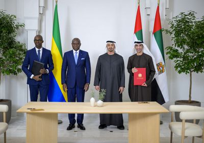 محمد بن زايد ورئيس الغابون يشهدان توقيع اتفاقية شراكة بين البلدين