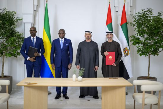 محمد بن زايد ورئيس الغابون يشهدان توقيع اتفاقية شراكة بين البلدين