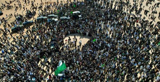 نجل القذافي يعلق على جنازة سيف الإسلام