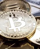 حيتان البيتكوين يستغلون تراجع الأسعار لتعزيز حيازاتهم