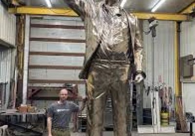 أزمة "العملات المشفرة" تمنع إنجاز تمثال ترامب الذهبي