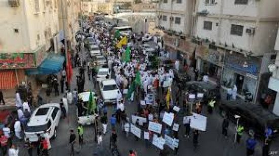 الآلاف يشاركون في تشييع ضحايا تفجير مسجد شيعي في إسلام أباد