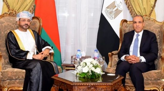 وزير الخارجية العُماني يطلع نظيره المصري على مجريات مفاوضات مسقط