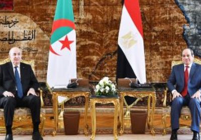 الرئيس الجزائري يشيد بالعلاقات مع مصر