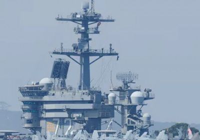 الولايات المتحدة تحث السفن الأمريكية على الابتعاد عن مضيق هرمز