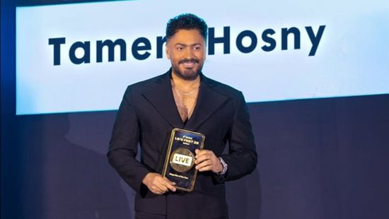 تامر حسني يحصد جائزة مهمة من تيك توك