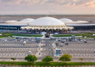 مطار الشارقة يستأنف الرحلات تدريجياً بعد تقلبات جوية