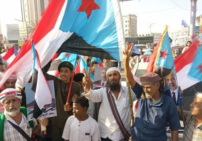 انطلاق مسيرة جماهيرية في عدن تضامنا مع أبناء وادي حضرموت