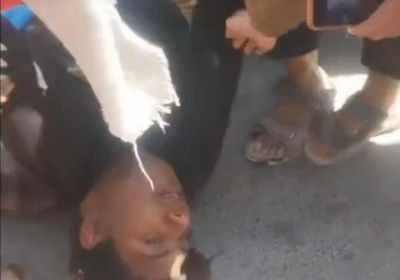 شهود عيان: الأمن يفرق المتظاهرين في شبوة بالرصاص الحي