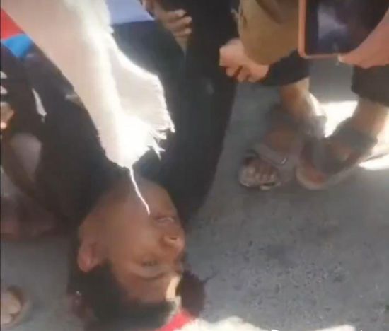 شهود عيان: الأمن يفرق المتظاهرين في شبوة بالرصاص الحي