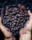 خام الحديد يترنح قرب 100 دولار لركود الطلب الصيني