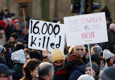 الخارجية الفرنسية تعلن فتح باريس باب اللجوء أمام الإيرانيين