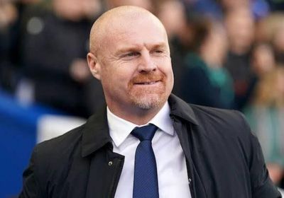نوتنجهام فورست يقيل المدرب دايك بعد أربعة أشهر من توليه المهمة